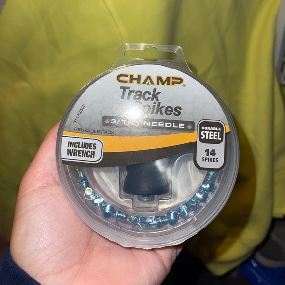 Track shoes, spikes and bag - Picture 6 of 7